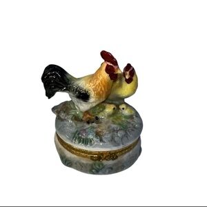 Trinket Box Chicken Family Hinged Rooster Hen Chicks 3 in tall VTG 90s